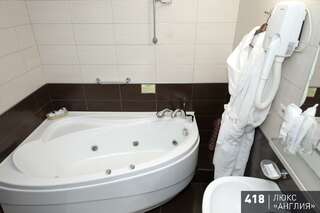 Гостиница Аврора Челябинск Номер люкс премиум с 1 двуспальной кроватью-13