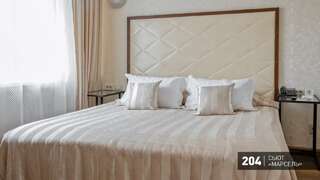 Гостиница Аврора Челябинск Номер люкс с 1 двуспальной кроватью-9